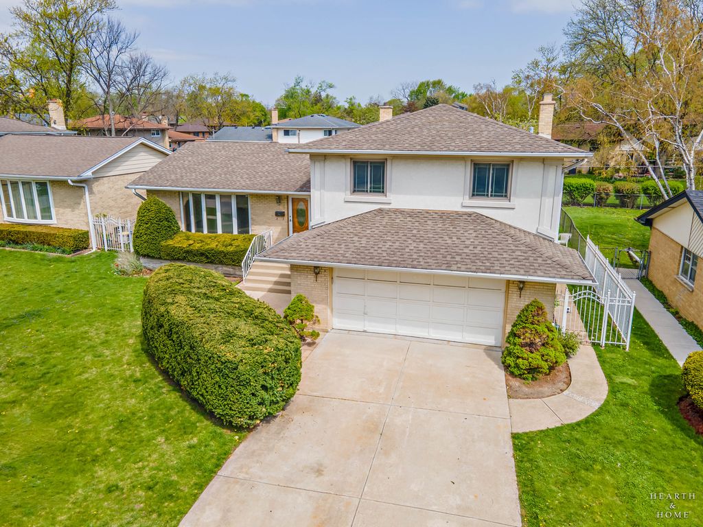 Image 1 of property listing at 538 Westmere Road, Des Plaines, IL 60016