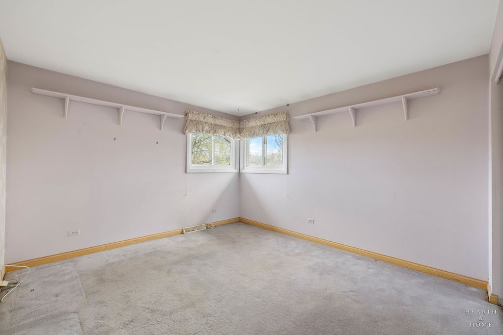 Image 13 of property listing at 538 Westmere Road, Des Plaines, IL 60016