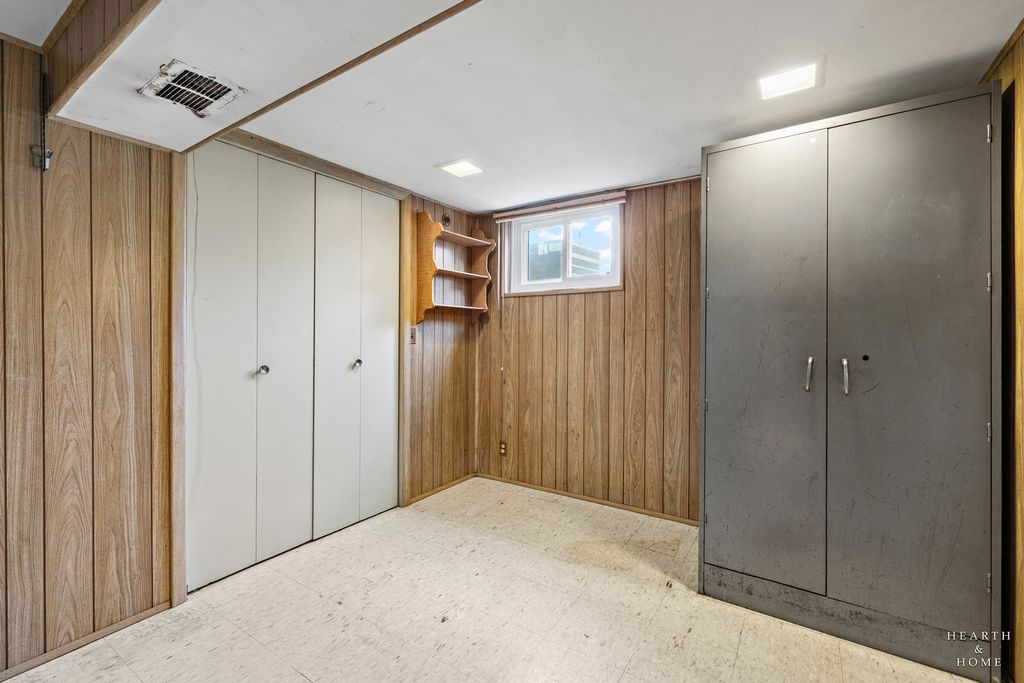 Image 21 of property listing at 538 Westmere Road, Des Plaines, IL 60016