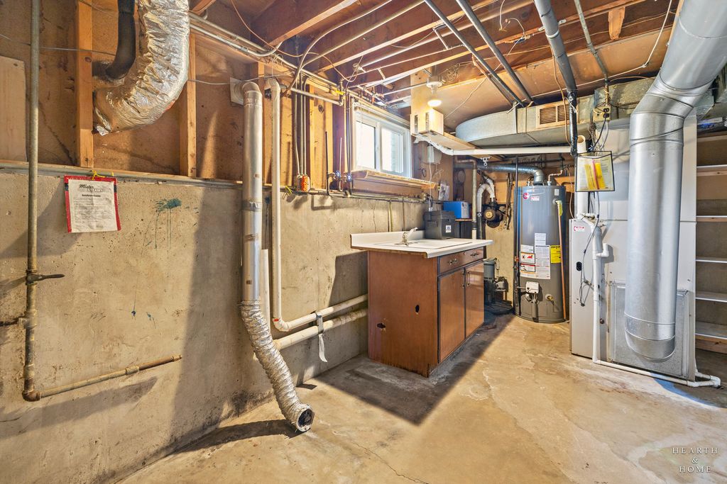 Image 22 of property listing at 538 Westmere Road, Des Plaines, IL 60016