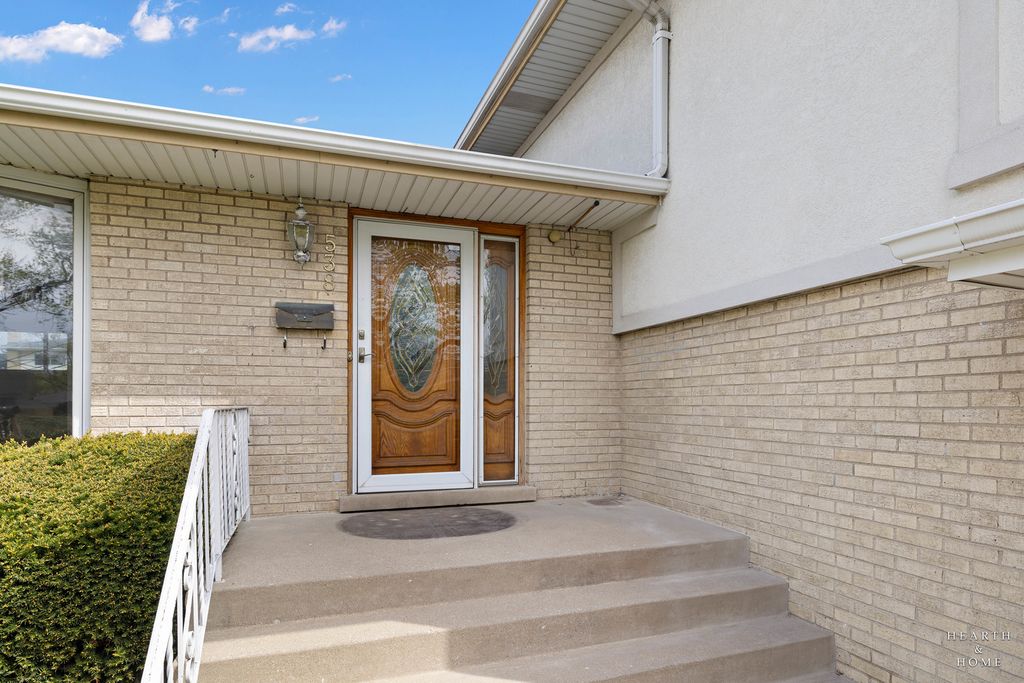 Image 23 of property listing at 538 Westmere Road, Des Plaines, IL 60016