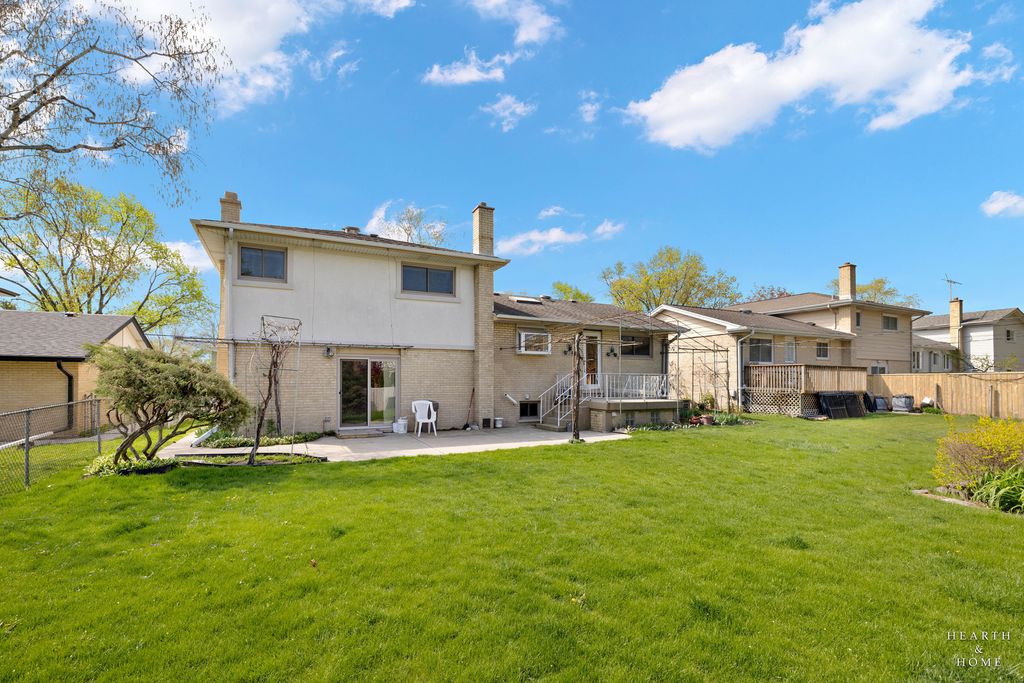Image 24 of property listing at 538 Westmere Road, Des Plaines, IL 60016
