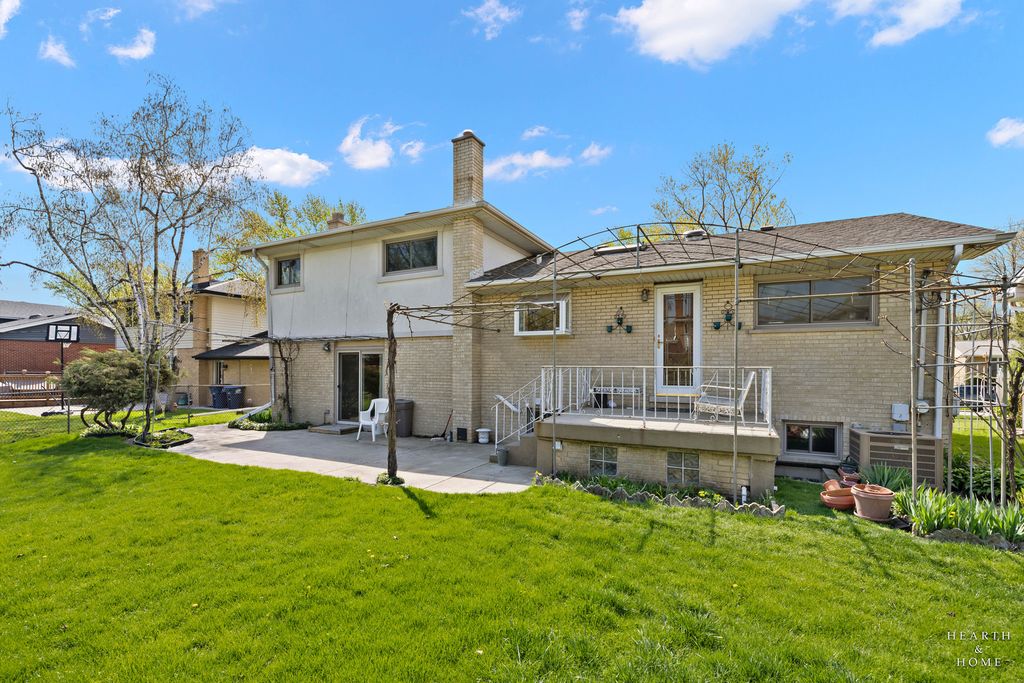 Image 26 of property listing at 538 Westmere Road, Des Plaines, IL 60016