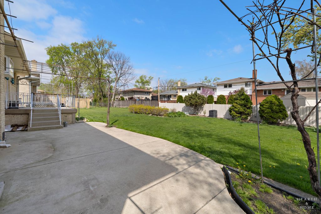 Image 27 of property listing at 538 Westmere Road, Des Plaines, IL 60016