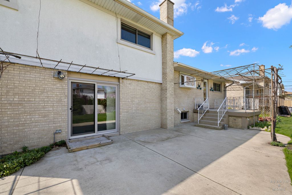 Image 28 of property listing at 538 Westmere Road, Des Plaines, IL 60016