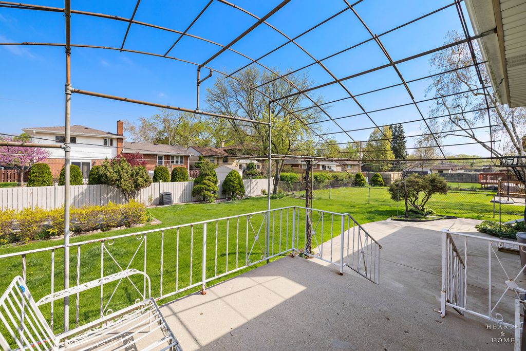 Image 29 of property listing at 538 Westmere Road, Des Plaines, IL 60016