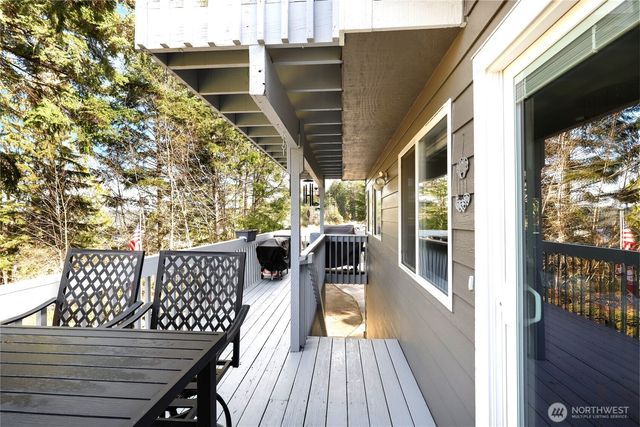 48 E Twanoh Heights Road N, Belfair, WA 98528