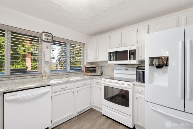 48 E Twanoh Heights Road N, Belfair, WA 98528