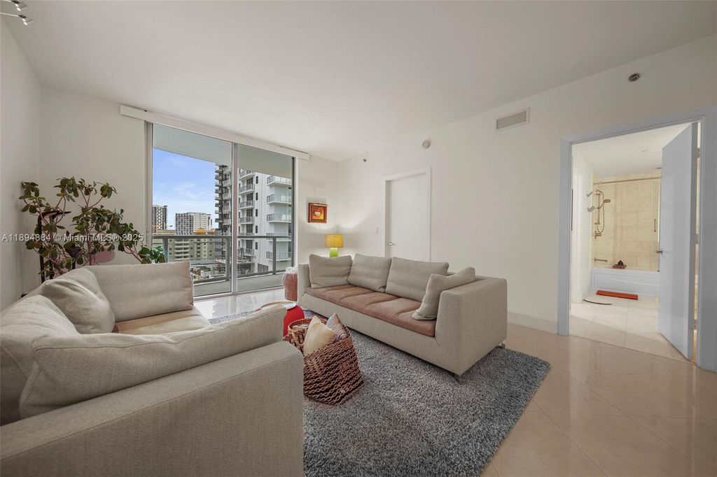1060 Brickell Ave 1513, Miami, FL 33131