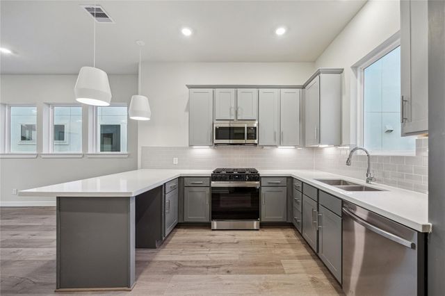 3075 Hicks Street, Houston, TX 77007