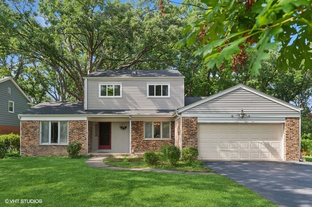 104 E Louis Avenue, Lake Forest, IL 60045