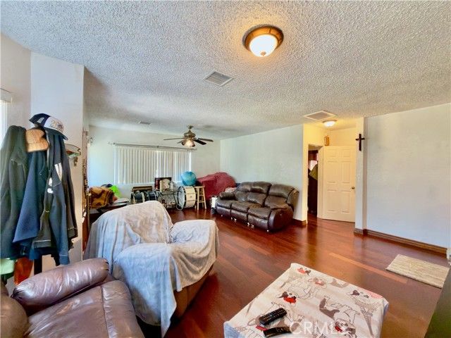 5654 Stansbury, Van Nuys (los Angeles), CA 91401