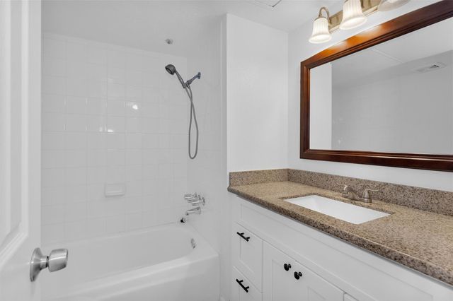 5005 Georgi Lane 38, Houston, TX 77092