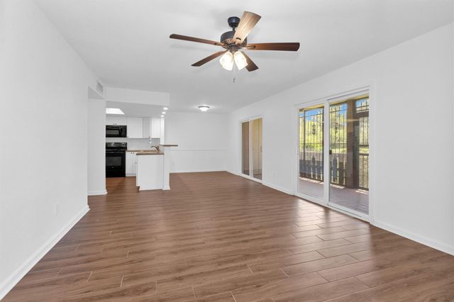 5005 Georgi Lane 38, Houston, TX 77092