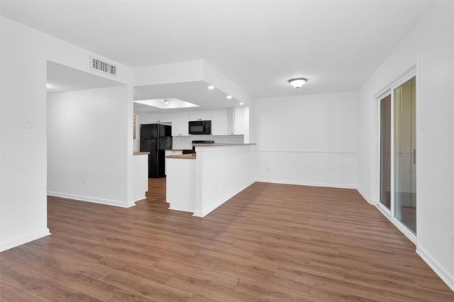 5005 Georgi Lane 38, Houston, TX 77092