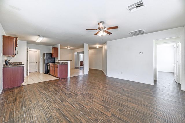 11207 Hall Pines Court, Houston, TX 77075