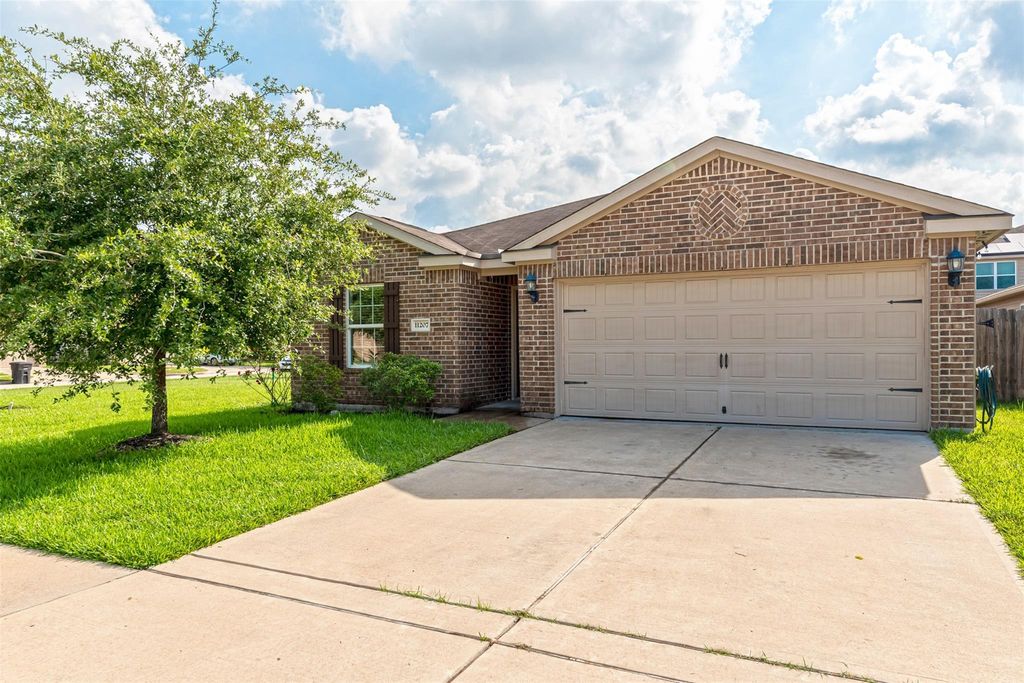 11207 Hall Pines Court, Houston, TX 77075