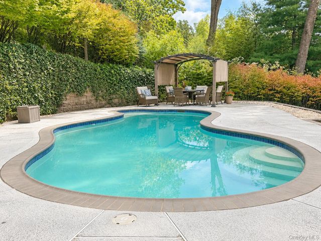 135 Kings Highway, Orangeburg, NY 10962