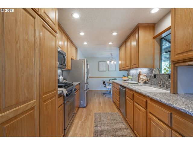 10195 Sw KABLE St, Portland, OR 97224