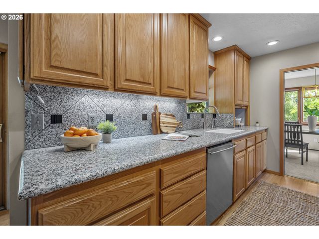 10195 Sw KABLE St, Portland, OR 97224
