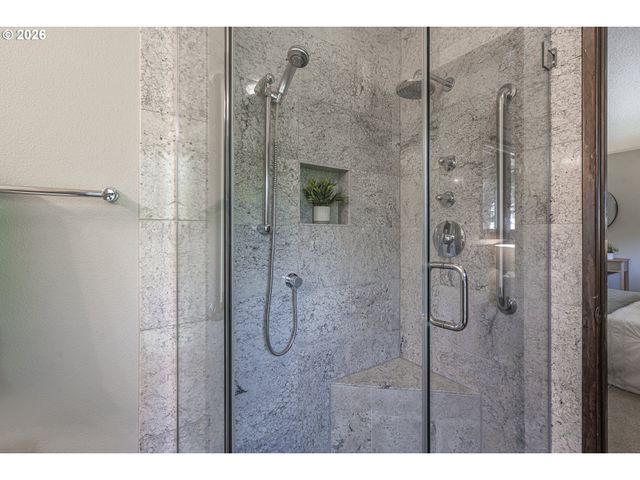 10195 Sw KABLE St, Portland, OR 97224