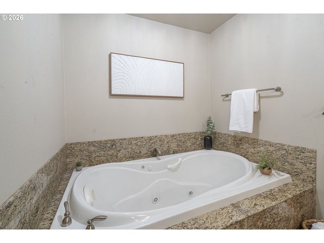 10195 Sw KABLE St, Portland, OR 97224