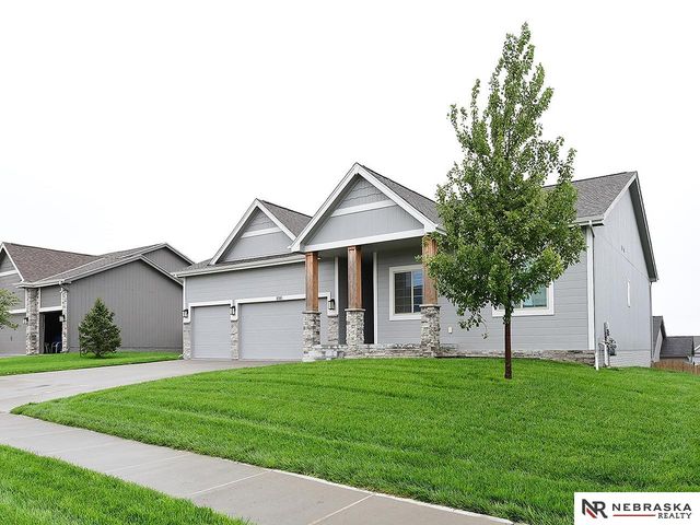 11741 S 112th Street, Papillion, NE 68046