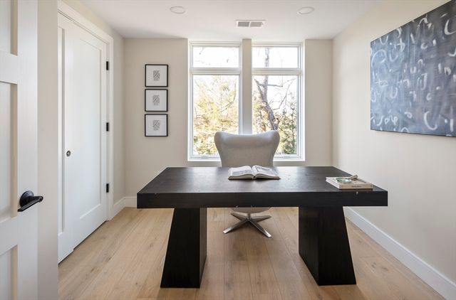 20 Kinmonth Rd 306, Newton, MA 02468