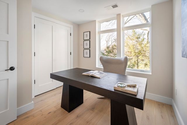 20 Kinmonth Rd 306, Newton, MA 02468