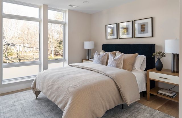 20 Kinmonth Rd 306, Newton, MA 02468