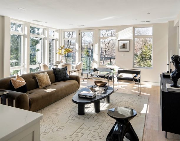 20 Kinmonth Rd 306, Newton, MA 02468