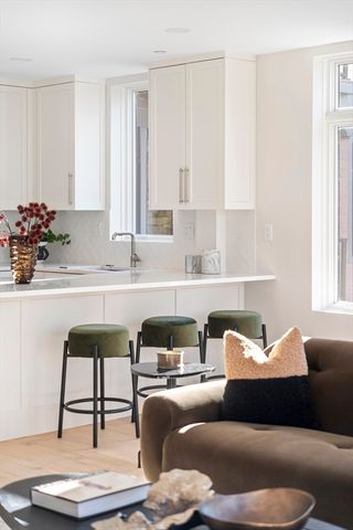 20 Kinmonth Rd 306, Newton, MA 02468