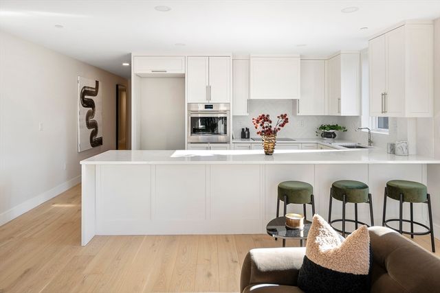 20 Kinmonth Rd 306, Newton, MA 02468