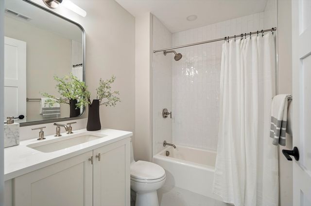 20 Kinmonth Rd 306, Newton, MA 02468