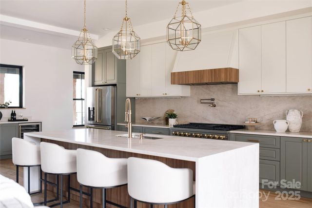 4041 Hiddenbrook Drive, Charlotte, NC 28205