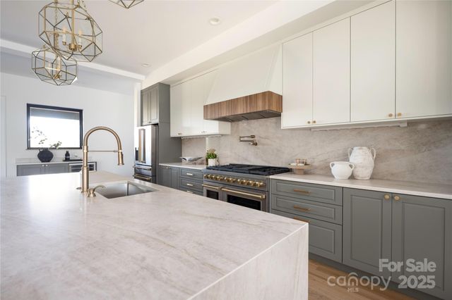 4041 Hiddenbrook Drive, Charlotte, NC 28205