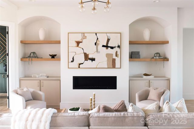 4041 Hiddenbrook Drive, Charlotte, NC 28205