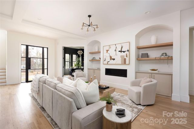 4041 Hiddenbrook Drive, Charlotte, NC 28205