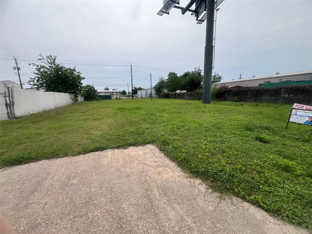406 Highway 146 N, La Porte, TX 77571