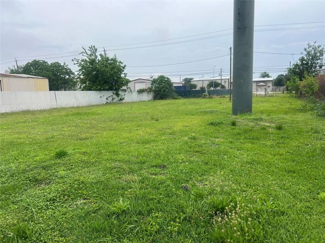 406 Highway 146 N, La Porte, TX 77571
