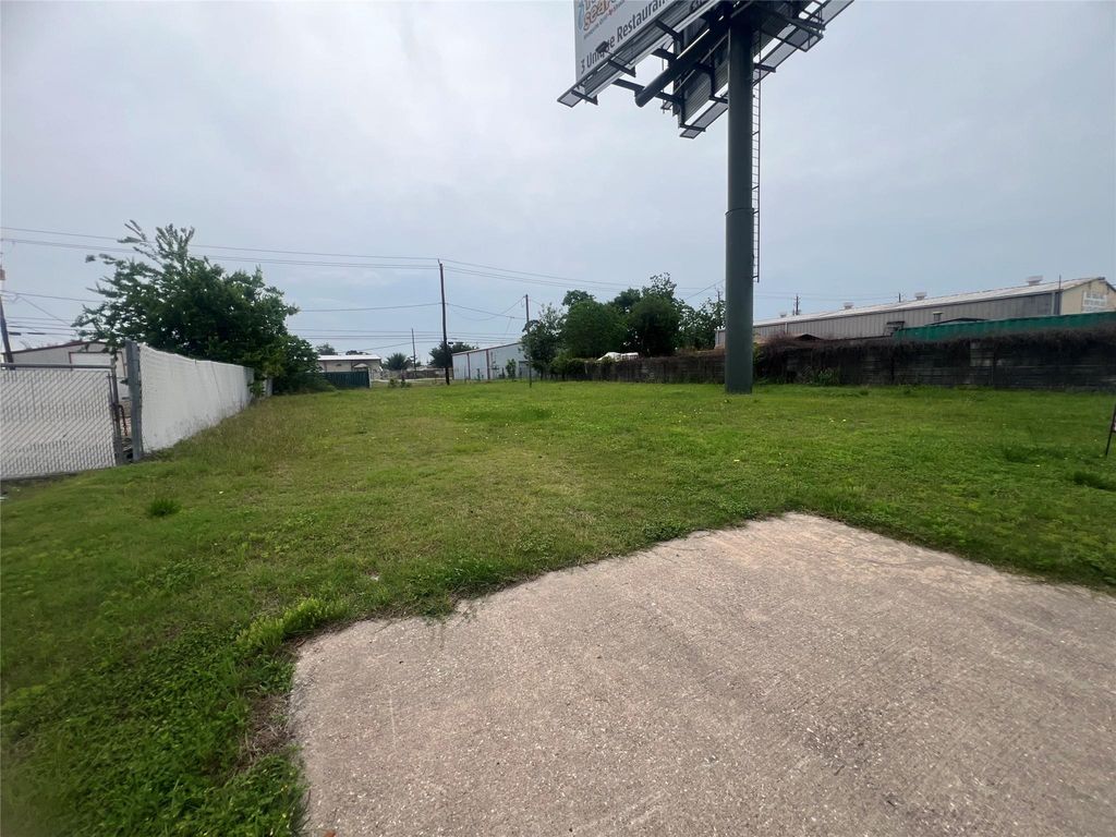 406 Highway 146 N, La Porte, TX 77571