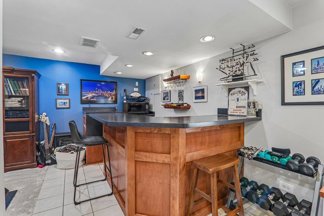 806 Meadowridge Drive, Aurora, IL 60504