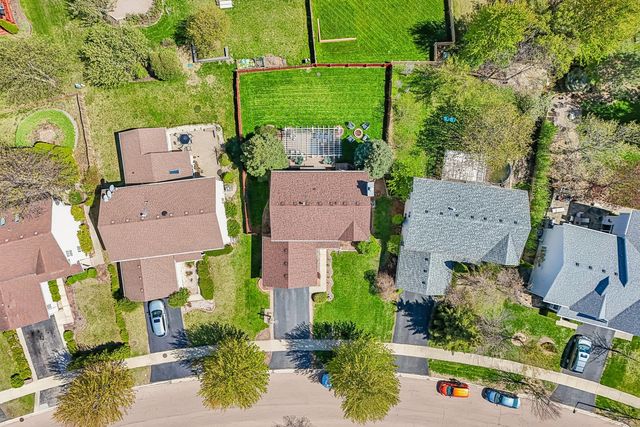 806 Meadowridge Drive, Aurora, IL 60504