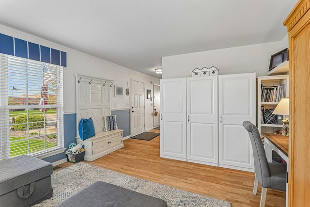 806 Meadowridge Drive, Aurora, IL 60504
