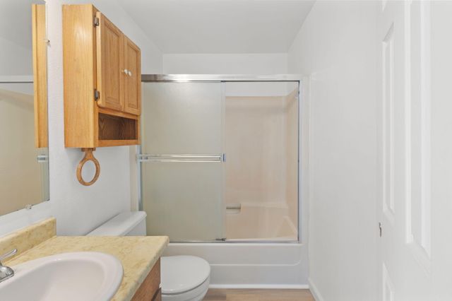 1004 SE Camelot Drive, Grants Pass, OR 97526