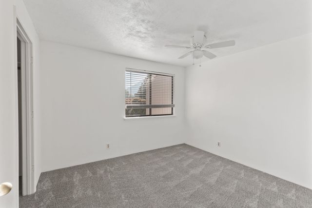 1004 SE Camelot Drive, Grants Pass, OR 97526