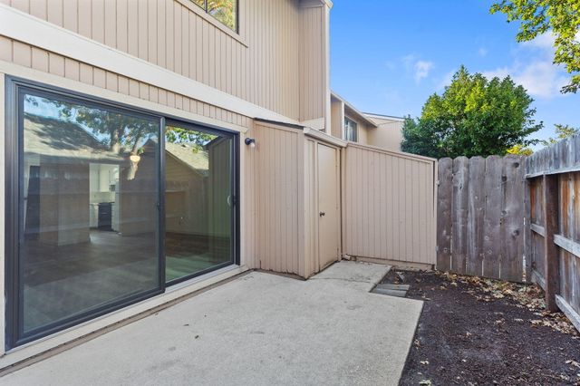 1004 SE Camelot Drive, Grants Pass, OR 97526