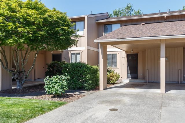 1004 SE Camelot Drive, Grants Pass, OR 97526