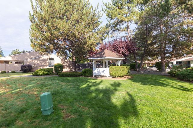 1004 SE Camelot Drive, Grants Pass, OR 97526