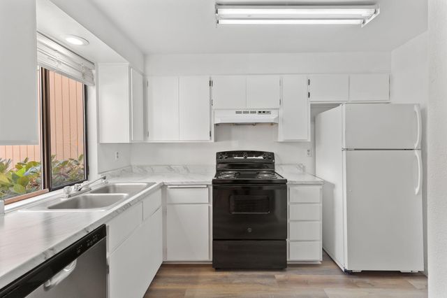 1004 SE Camelot Drive, Grants Pass, OR 97526